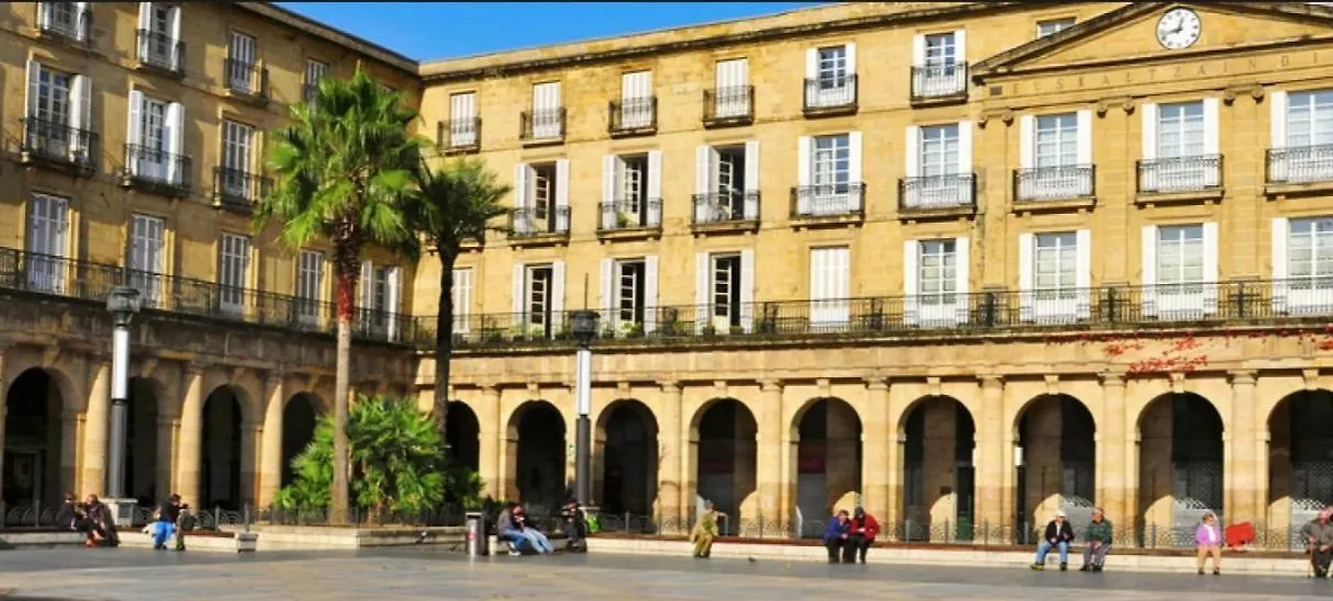 Homestay A 5 Minutos Andando Del Casco Viejo, Ayuntamiento, Plaza Circular Y Gran Via De Bilbao Y Proximo A Las 2 Lineas De Metro