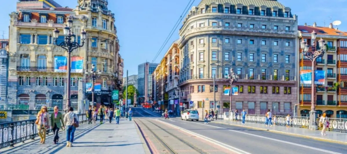Homestay A 5 Minutos Andando Del Casco Viejo, Ayuntamiento, Plaza Circular Y Gran Via De Bilbao Y Proximo A Las 2 Lineas De Metro