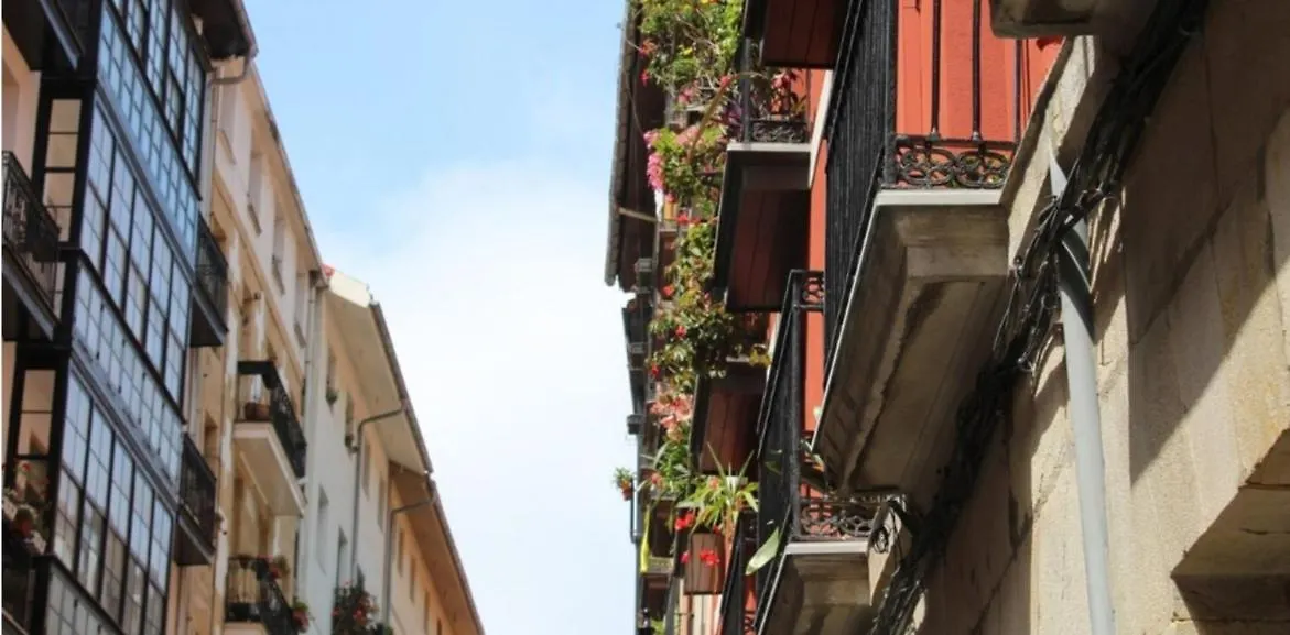 Homestay A 5 Minutos Andando Del Casco Viejo, Ayuntamiento, Plaza Circular Y Gran Via De Bilbao Y Proximo A Las 2 Lineas De Metro Spain
