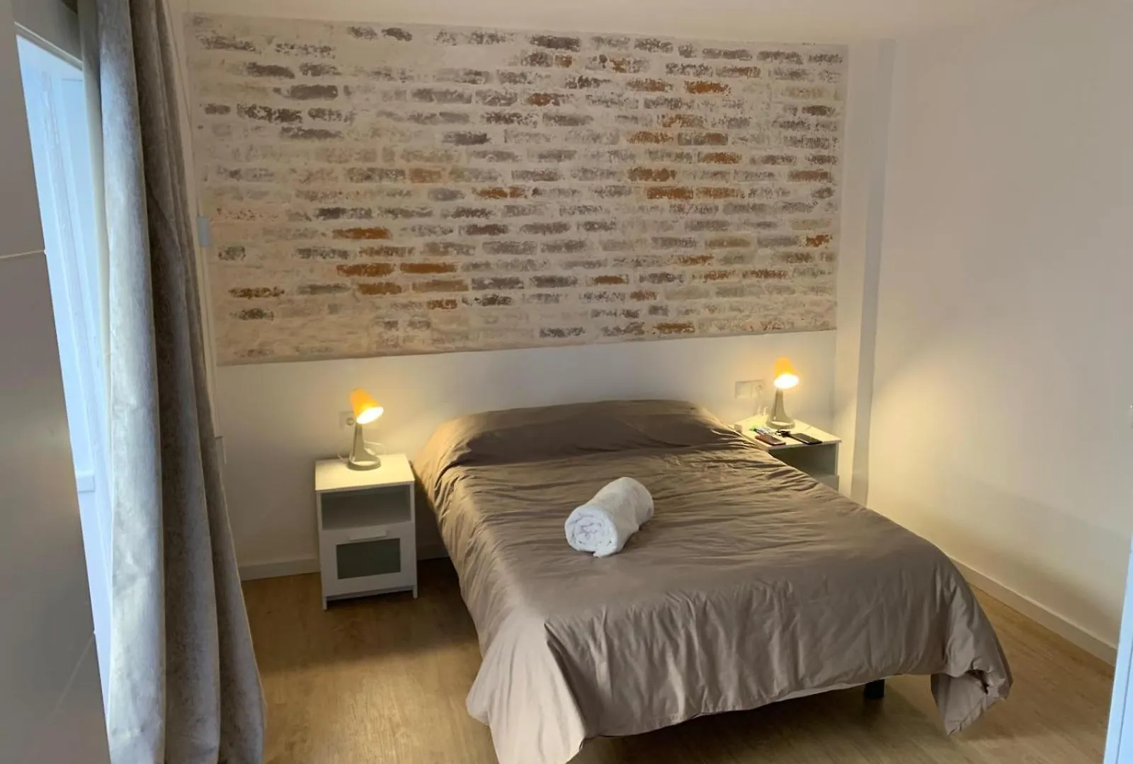 A 5 Minutos Andando Del Casco Viejo, Ayuntamiento, Plaza Circular Y Gran Via De Bilbao Y Proximo A Las 2 Lineas De Metro Homestay