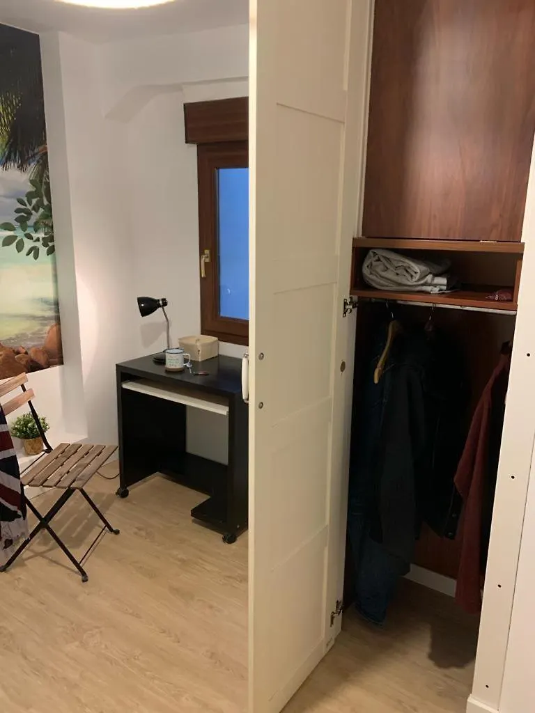 A 5 Minutos Andando Del Casco Viejo, Ayuntamiento, Plaza Circular Y Gran Via De Bilbao Y Proximo A Las 2 Lineas De Metro Habitación en casa particular