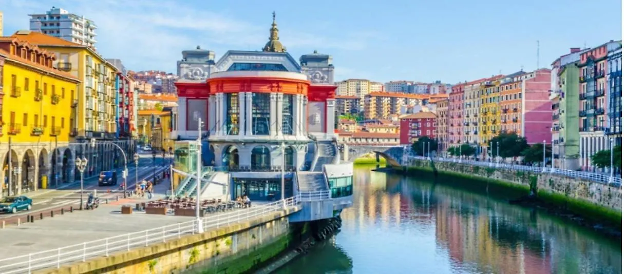 A 5 Minutos Andando Del Casco Viejo, Ayuntamiento, Plaza Circular Y Gran Via De Bilbao Y Proximo A Las 2 Lineas De Metro Habitación en casa particular