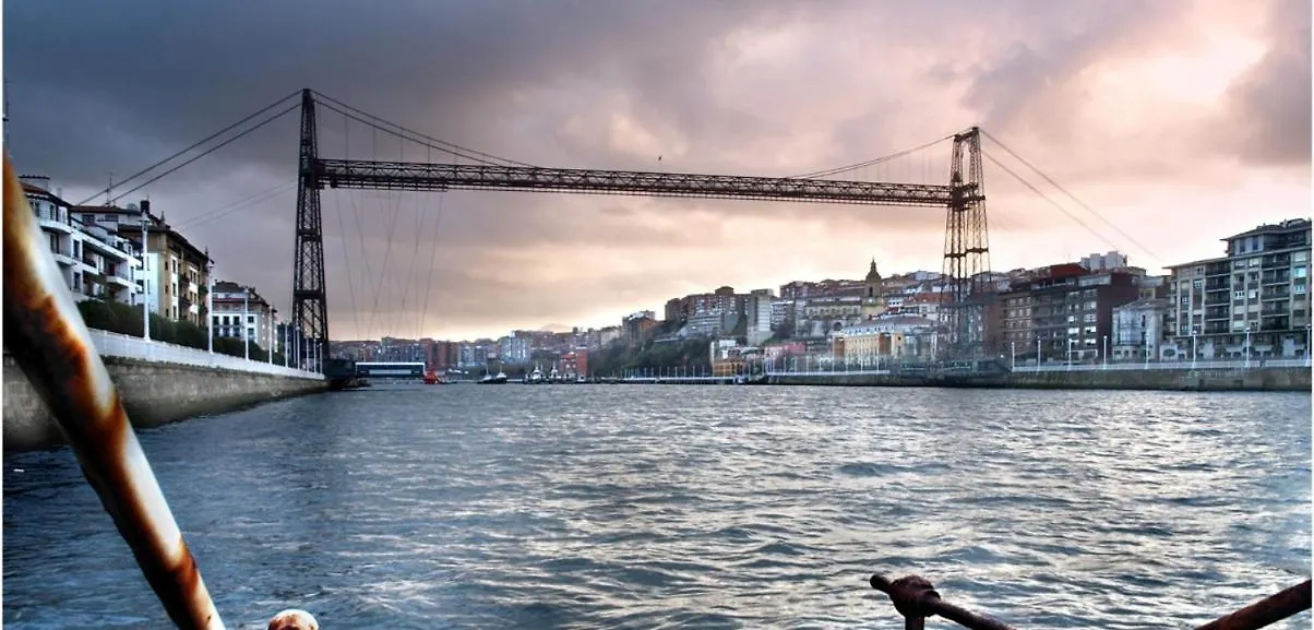 A 5 Minutos Andando Del Casco Viejo, Ayuntamiento, Plaza Circular Y Gran Via De Bilbao Y Proximo A Las 2 Lineas De Metro Habitación en casa particular