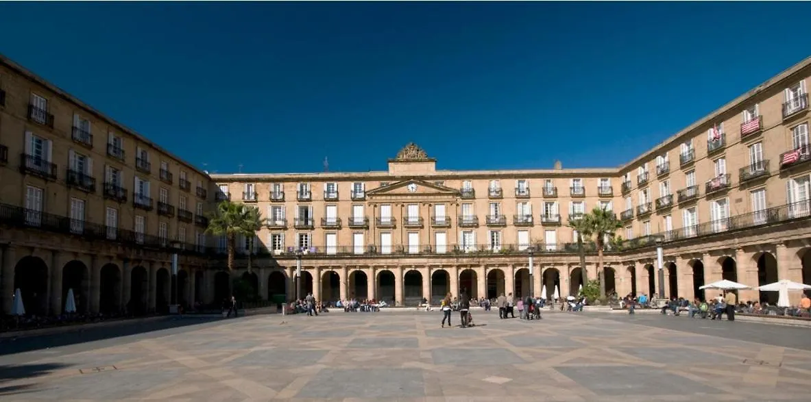 A 5 Minutos Andando Del Casco Viejo, Ayuntamiento, Plaza Circular Y Gran Via De Bilbao Y Proximo A Las 2 Lineas De Metro 0*,