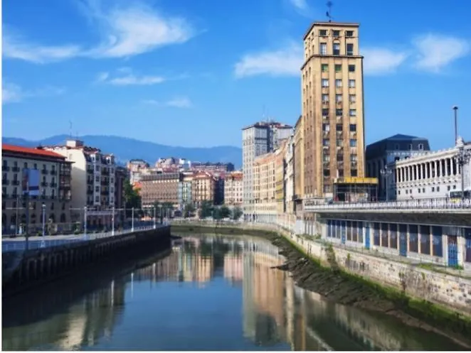 Habitación en casa particular A 5 Minutos Andando Del Casco Viejo, Ayuntamiento, Plaza Circular Y Gran Via De Bilbao Y Proximo A Las 2 Lineas De Metro España